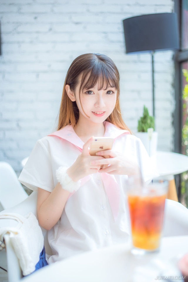 “城中有多少驻军？”魏延沉声问道。